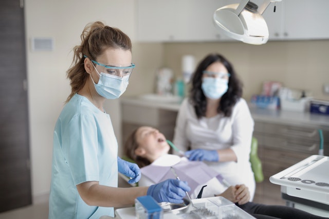 5 Reasons to Visit Your Dentist on a Routine Basis