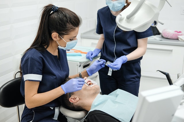 4 Ways You Can Get Financial Aid for Your Dental Assisting School